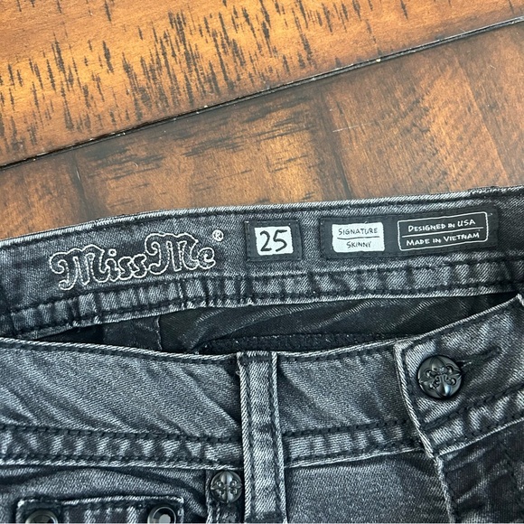 Size 25 Miss Me Jeans - Picture 2 of 7